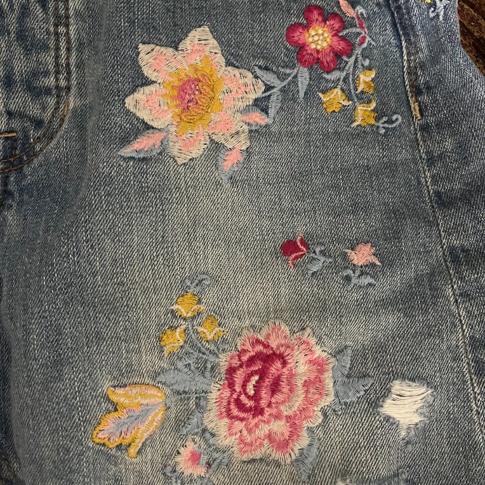 American Eagle | Floral Embroidered Jean Skirt | Button Fly | 0 - Picture 7 of 8